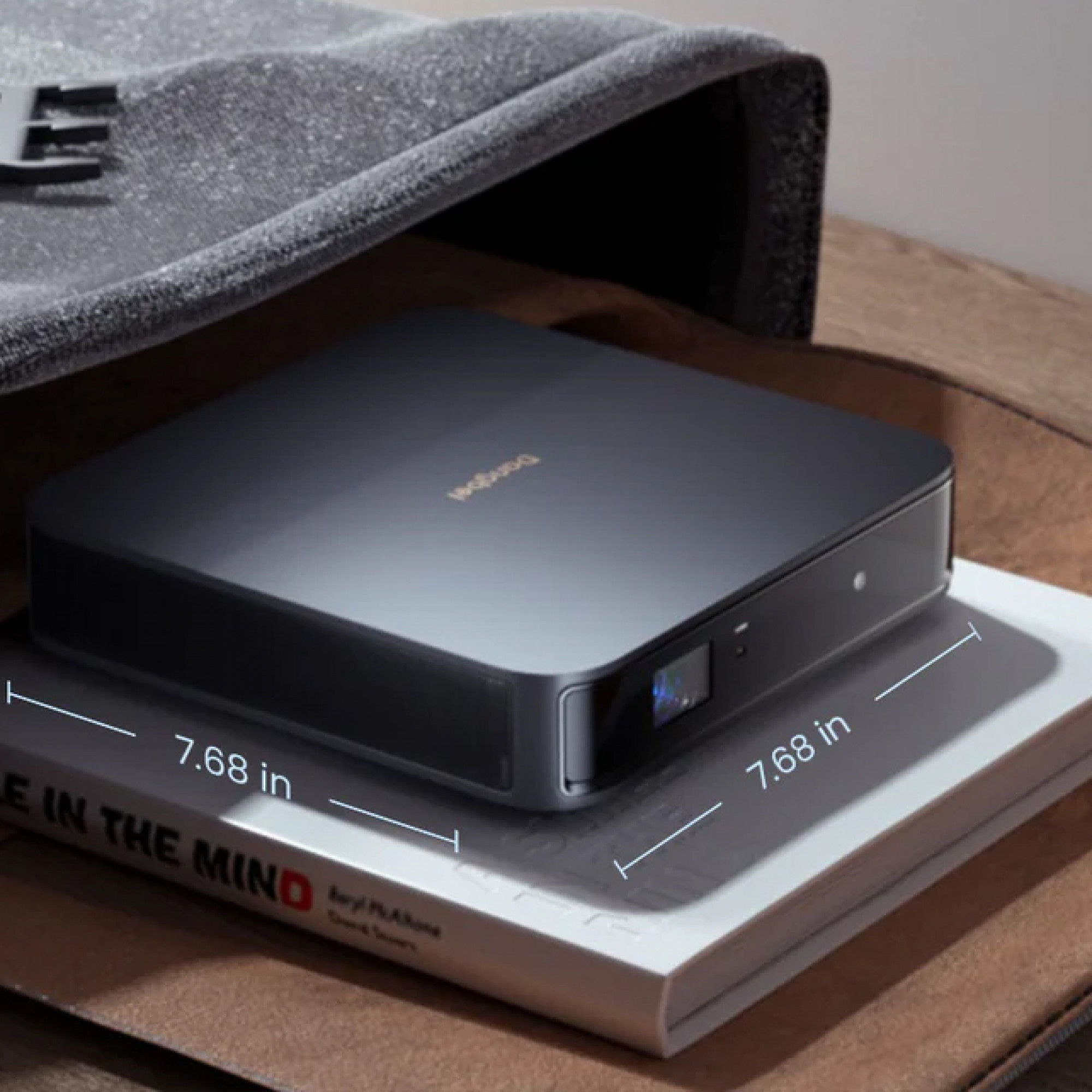 Тонкий лазерний проектор Dangbei Atom